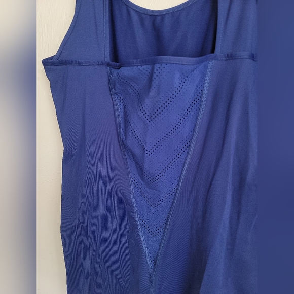 Under Armour Women's Blue Activewear Tank Top Size Medium Stretchy - Picture 5 of 6